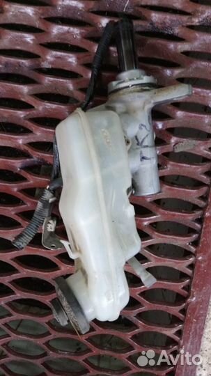 Главный тормозной цилиндр Toyota Corolla E150