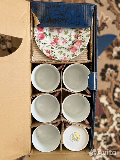 Фарфоровый чайный сервиз