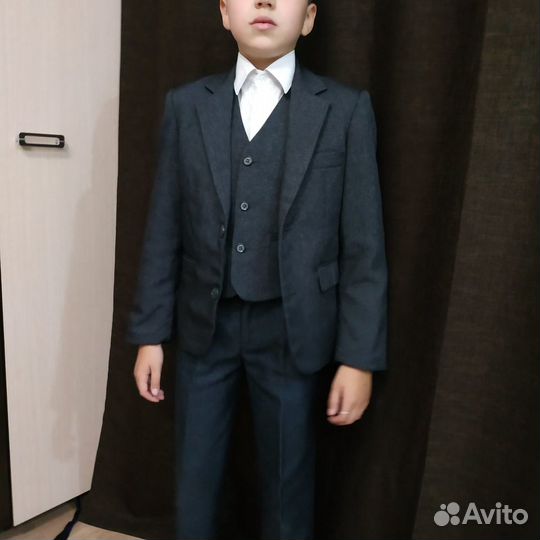 Пиджак и жилет на мальчика в школу