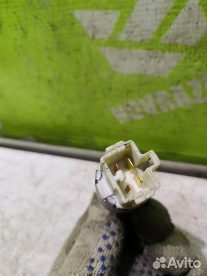 Датчик включения стопсигнала Тойота Хайлендер