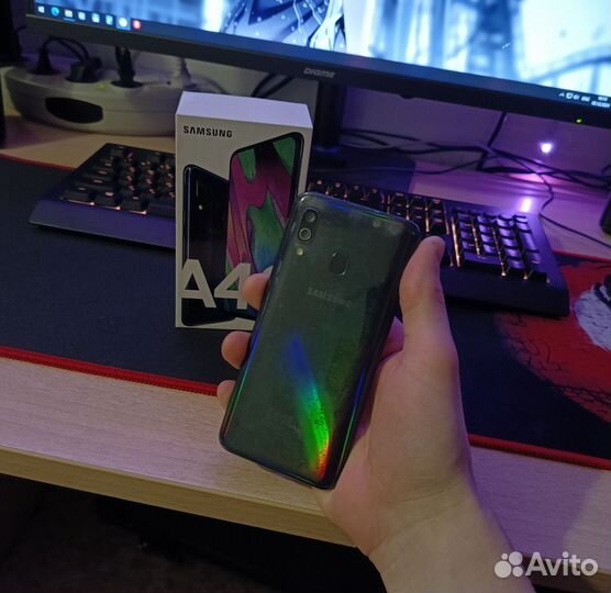 Samsung Galaxy A40, 4/64 ГБ