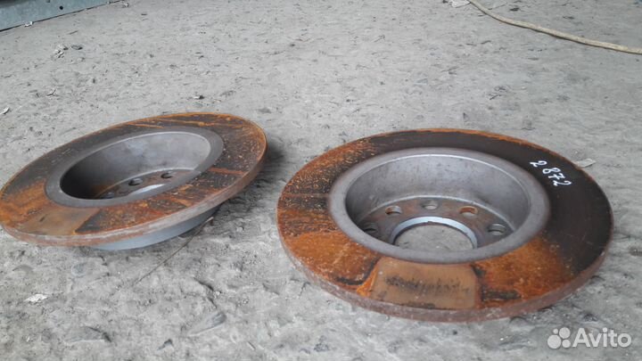 VW Jetta 6 - диски тормозные задние