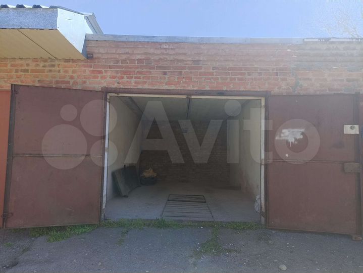 Гараж, > 30 м²