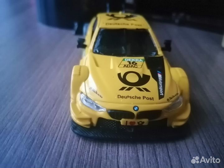 Две машинки первая BMW а вторая масератти