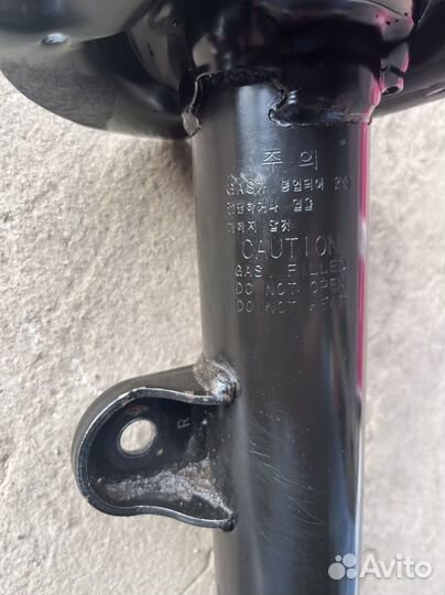 Амортизатор передний правый Hyundai Santa Fe CM