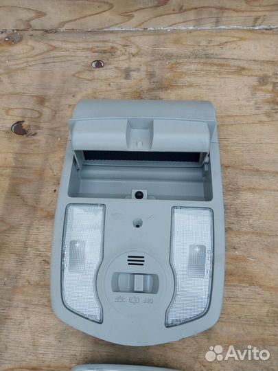 Фонарь салона (плафон) передний Toyota Prius 3