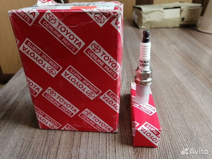 Продаю свечи зажигания тойота