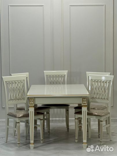 В наличии стол