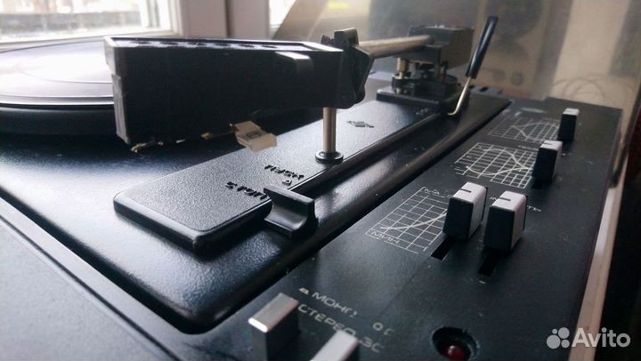 Проигрыватель винила 