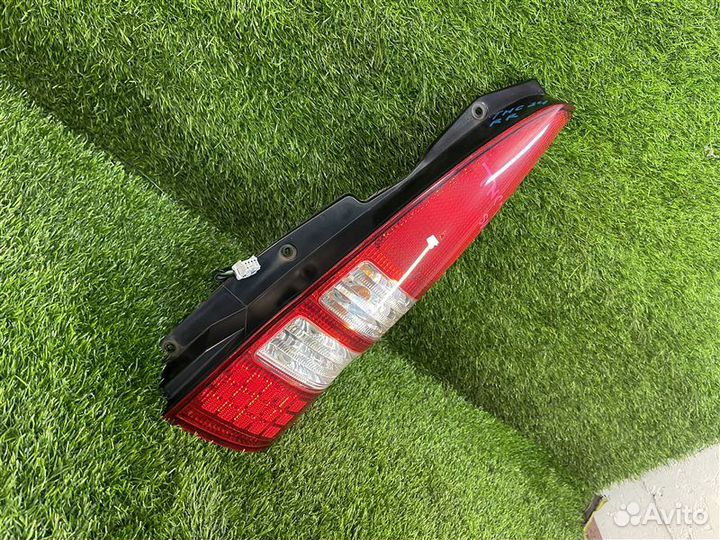 Стоп-сигнал задний правый Nissan Serena TNC24