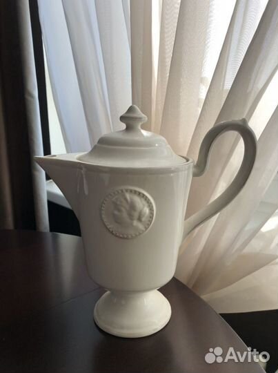 Вазы, кофейник, часы