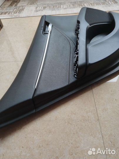 Обшивка задней левой двери Toyota Camry 70,2019