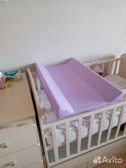 Пеленальная доска на кроватку