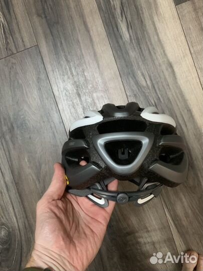 Велошлем Giro Foray mips