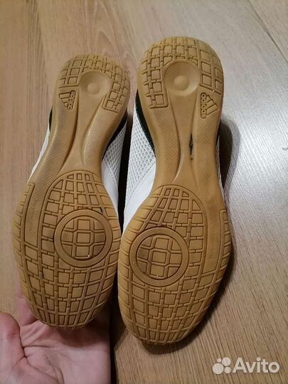 Футбольные бутсы adidas