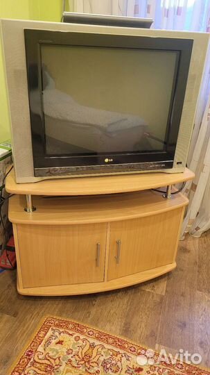 Тумба под телевизор и телевизор