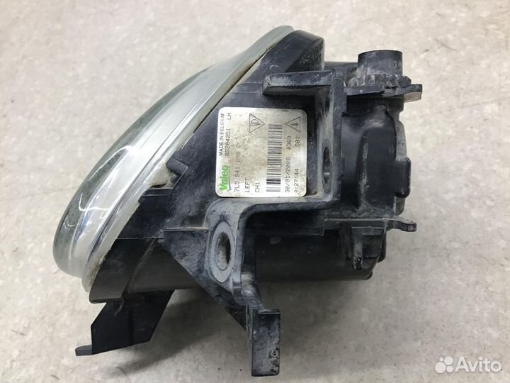 Фара противотуманная левая VW Touareg 2002-2010