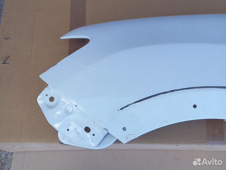 Крыло переднее левое Renault Sandero 2