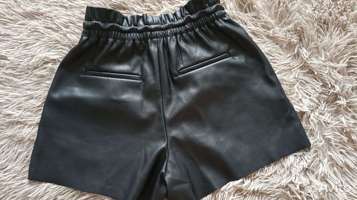 Кожаные шорты 40-42