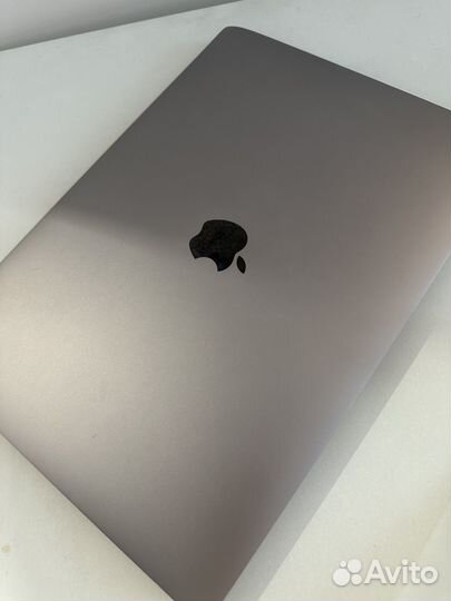 Macbook pro 2017 8 гб 256 гб intel iris plus