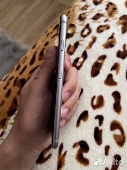 Телефон iPhone 6s