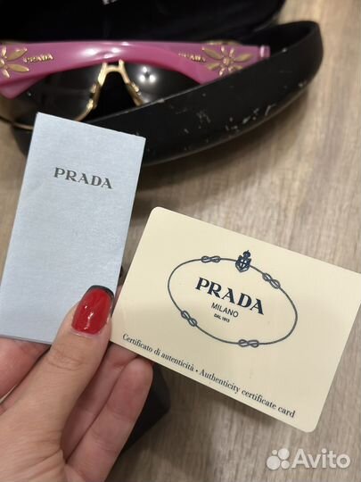 Солнцезащитные очки prada