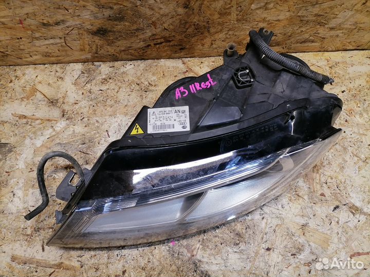 Фара ксенон левая Audi A3 8P