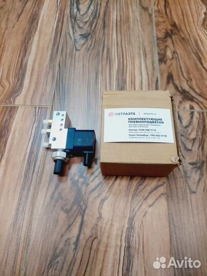 Блок клапанов пневмоподвески Mercedes E-class
