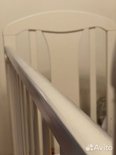 Детская кроватка с маятником и ящиком можга