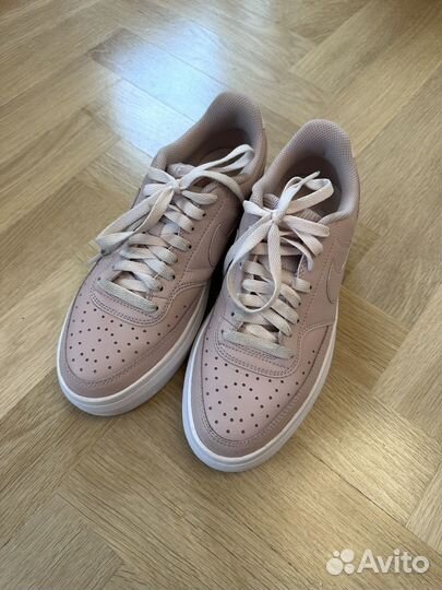 Кроссовки Nike женские