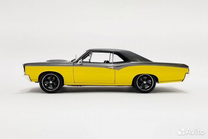 Pontiac GTO Restomod 1966 Yellow and Black 1/18