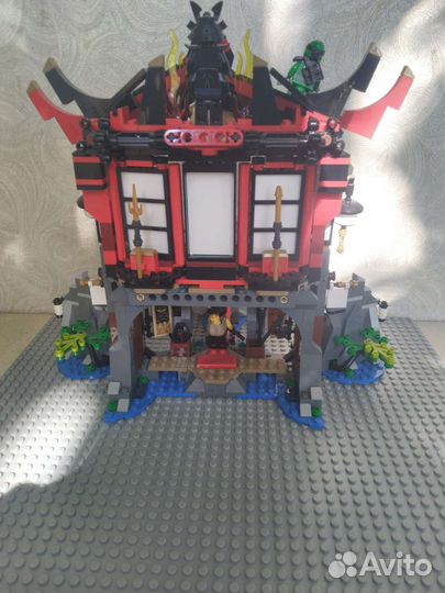 Lego Ninjago 70643 Храм воскрешения