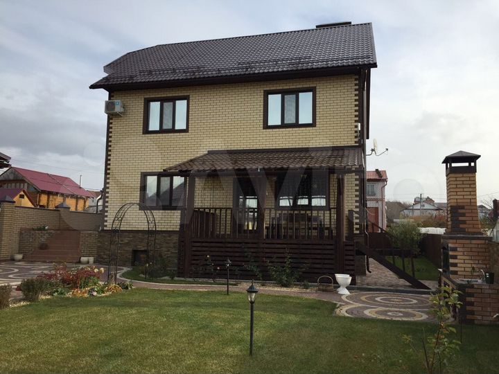 Коттедж 262,5 м² на участке 6 сот.