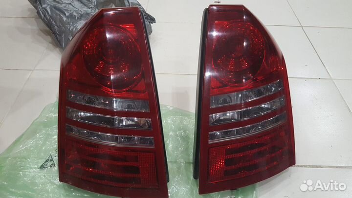 Фонарь правый Chrysler 300C Европа оригинал