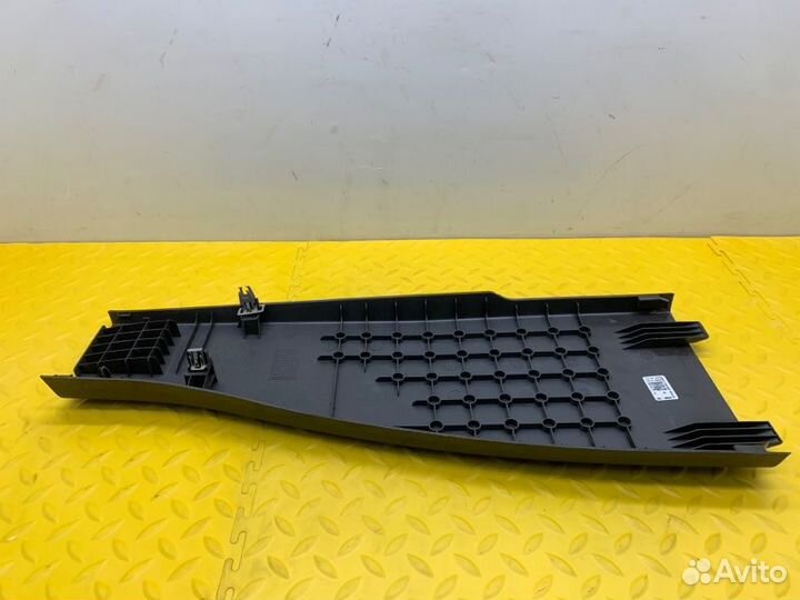 Накладка стойки ремня безопасности левая Ford