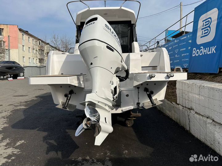 Катер Феникс 700 Cabin с Suzuki DF200ATX белый