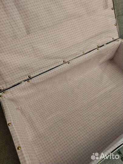 Чемодан декоративный