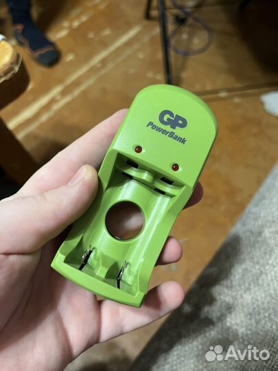 Зарядное устройство для аккумуляторных батареек аа