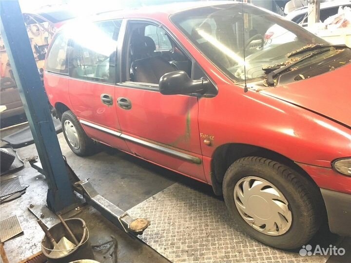 Разбор на запчасти Chrysler Voyager