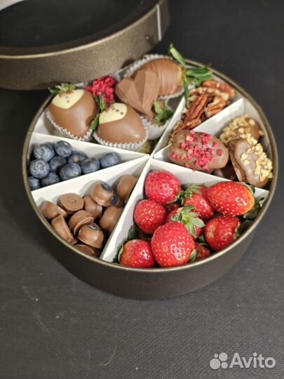 Съедобные букеты из клубники