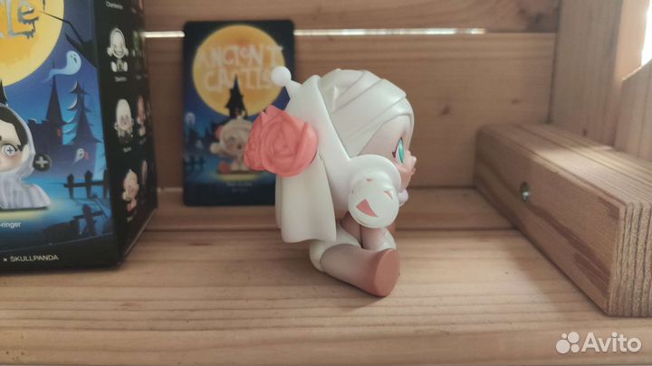 Pop mart skullpanda ancient castle