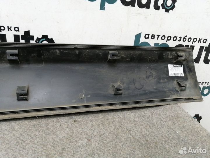 Накладка передней правой двери 80870-JD00A Nissan