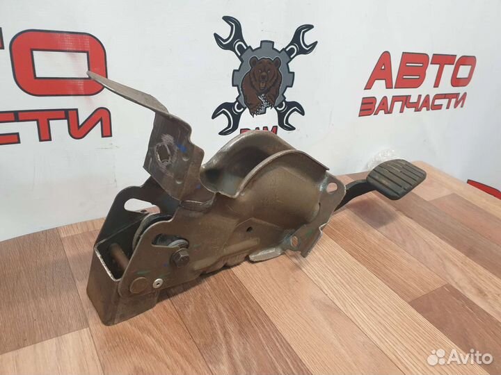 Педаль тормоза Renault Sandero Stepway 2