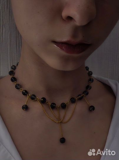 Колье из бусин