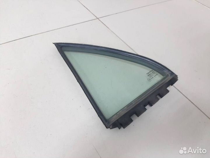 Стекло двери задней левой форточка Toyota Corolla