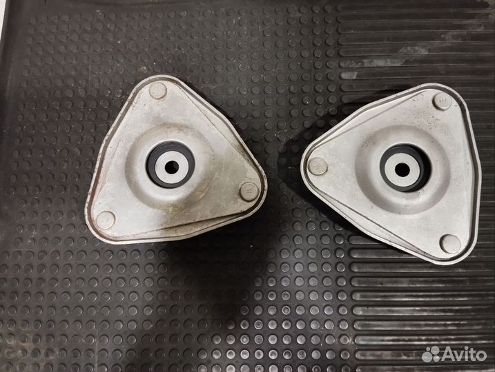 Опоры передних стоек Лансер 9