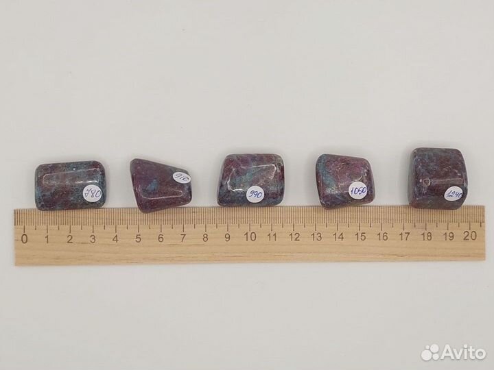 Корунд (рубин) в кианите