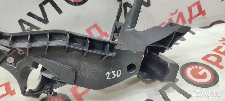 Кронштейн фары правый Audi A5 8T cdnc 05.06.2014