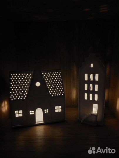 Фарфоровый домик подсвечник