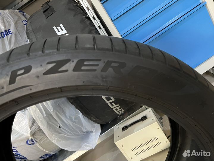 Pirelli P Zero 275/40 R22